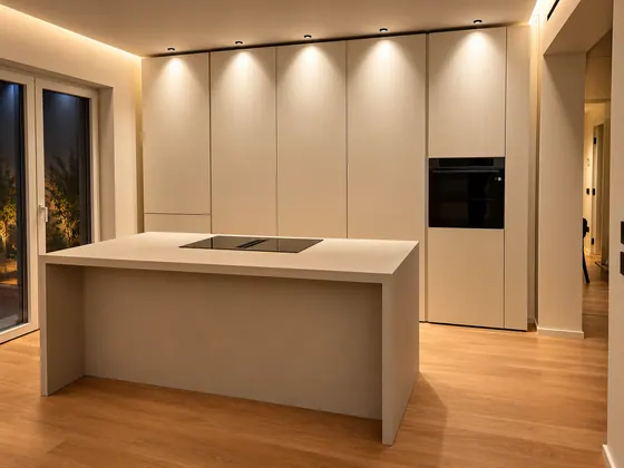 Cucina su misura con isola e pensili