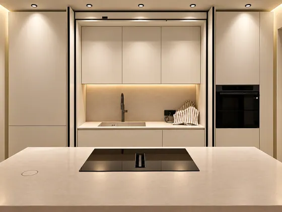 Cucina su misura con isola, vista d'insieme