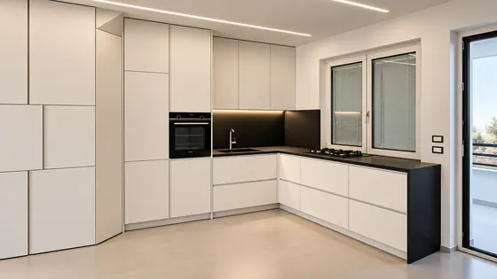 Cucina su misura ad angolo con pensili