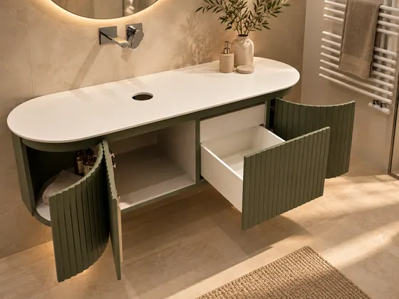 Mobile bagno curvo con ante aperte